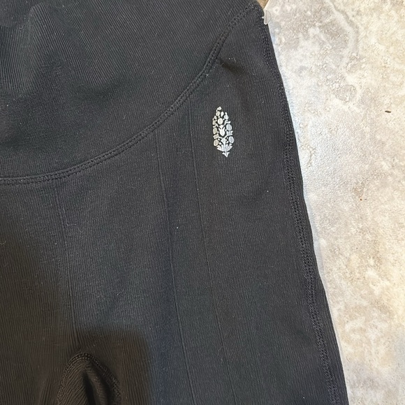 NEW! Free People FP Movement Go To Black Seamless Crop Flare Leggings XS… - Picture 5 of 7